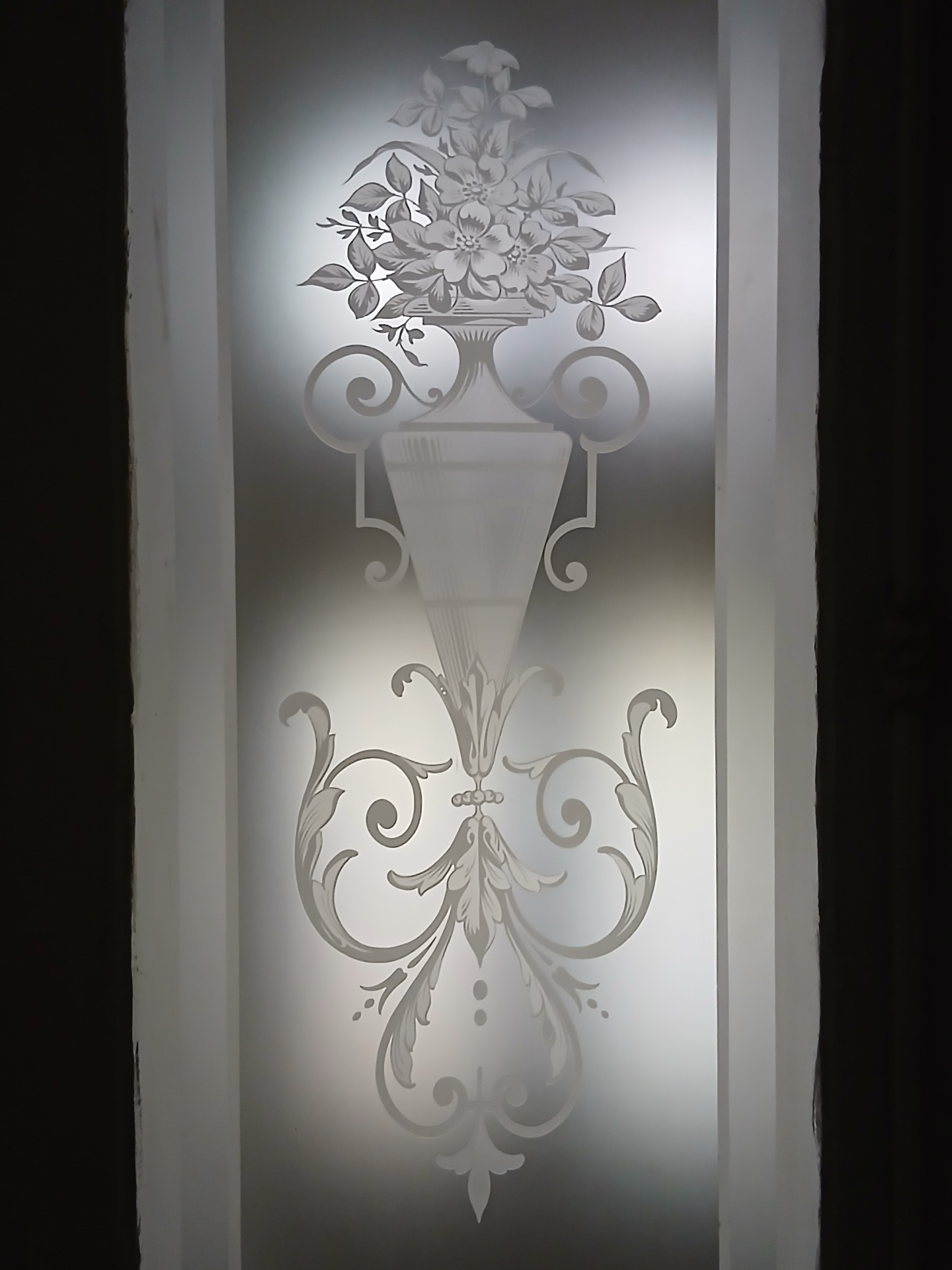 Vitre gravée de la porte du vestibule