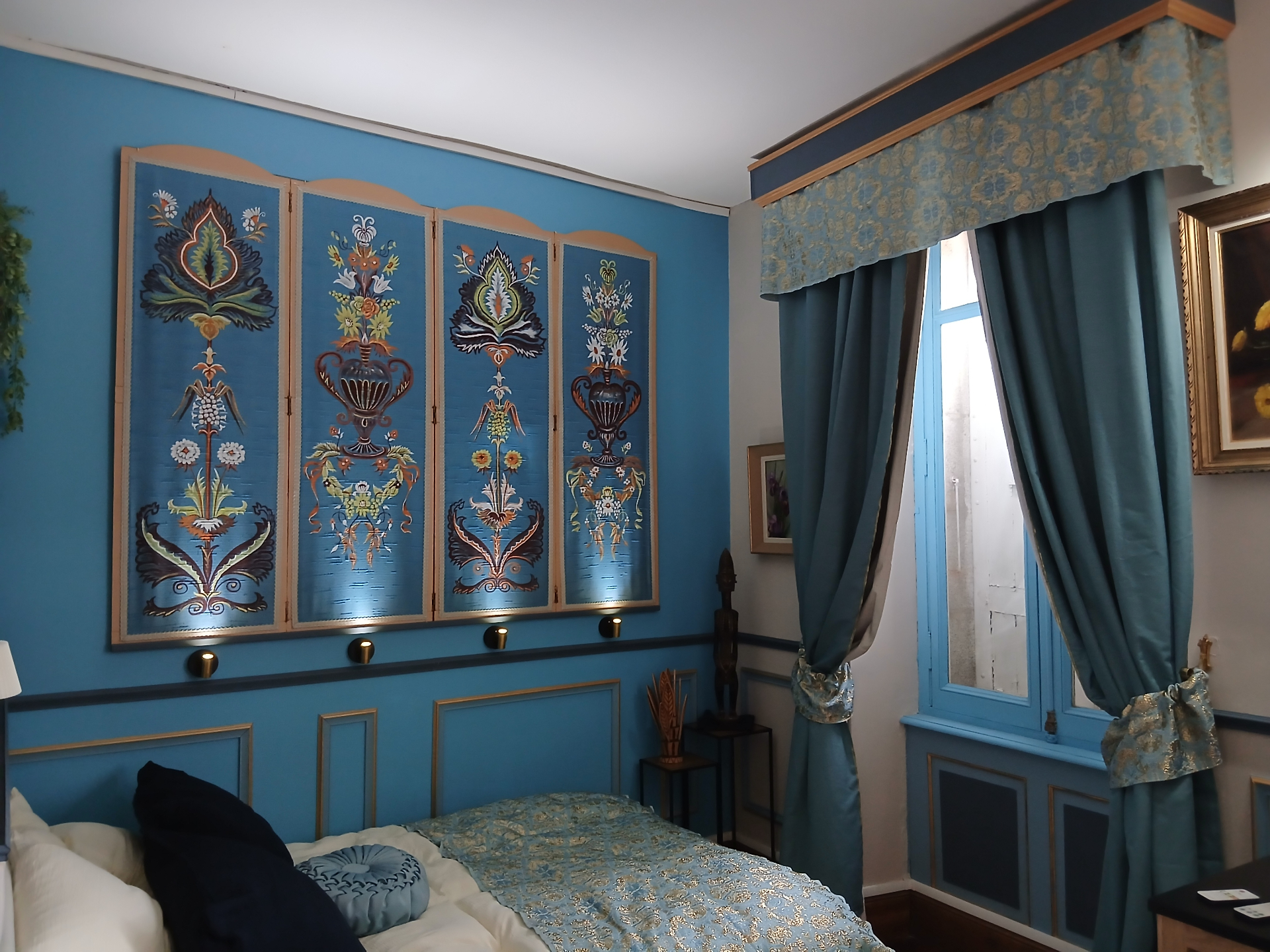 Le paravent de Robert Cavin, Paravent des couleurs, et les détails artistiques